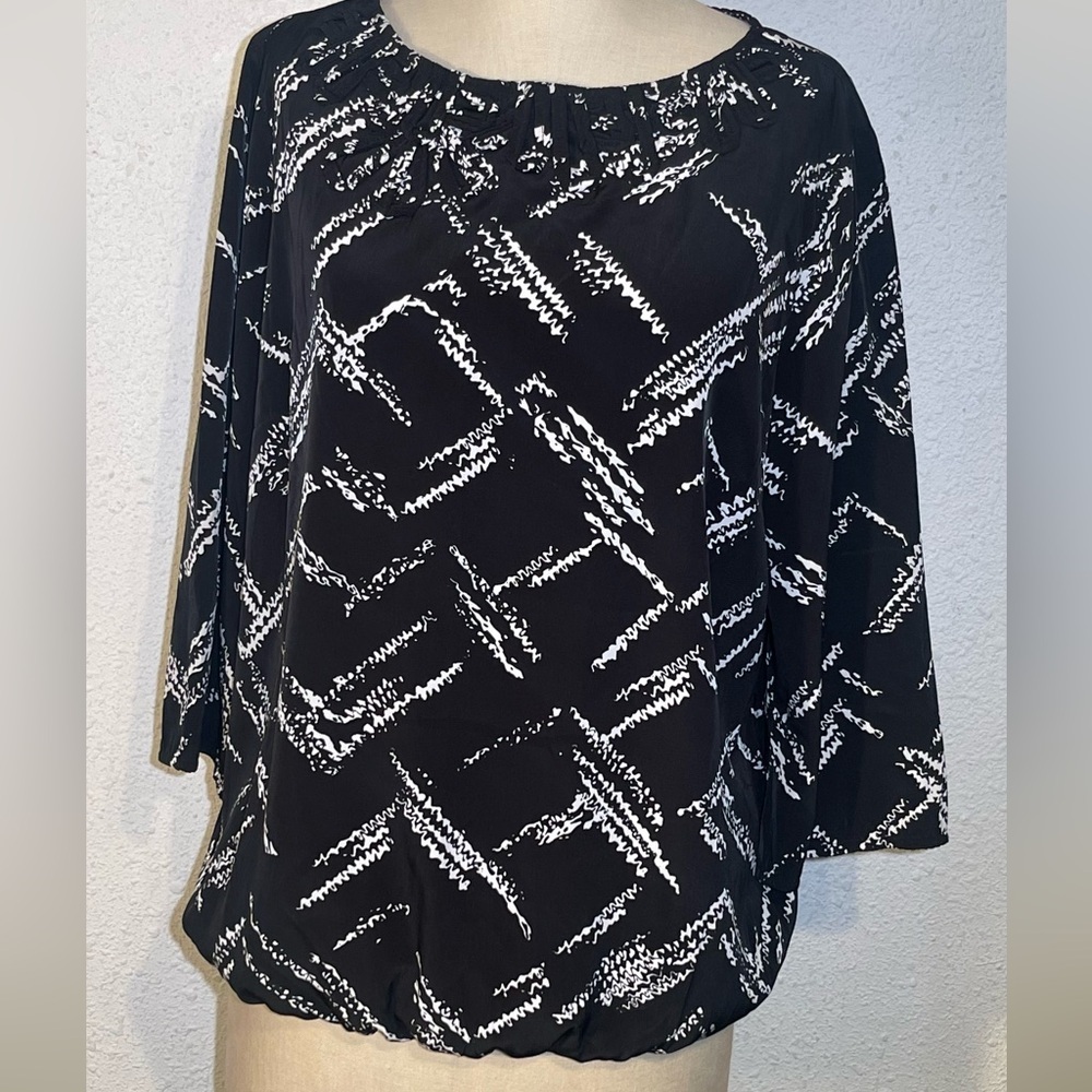 Chico’s black/white elastic waist blouse size large